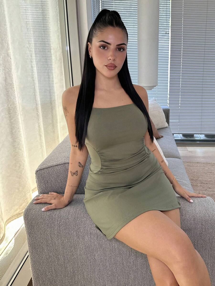 Lucia Bellido Vestido de mujer con escote halter y línea A en la cintura - Verde - Ver 1