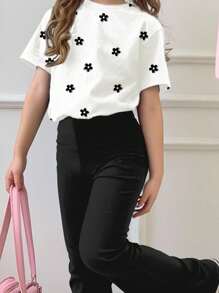 SHEIN 2 件套年轻女孩休闲简约卡通花卉图案圆领短袖 T 恤和喇叭裤，适合夏季