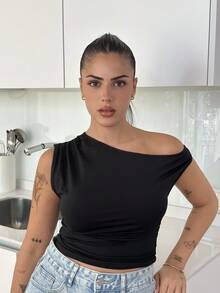 Lucia Bellido One Shoulder Sleeveless Cropped Top - Black - View 3