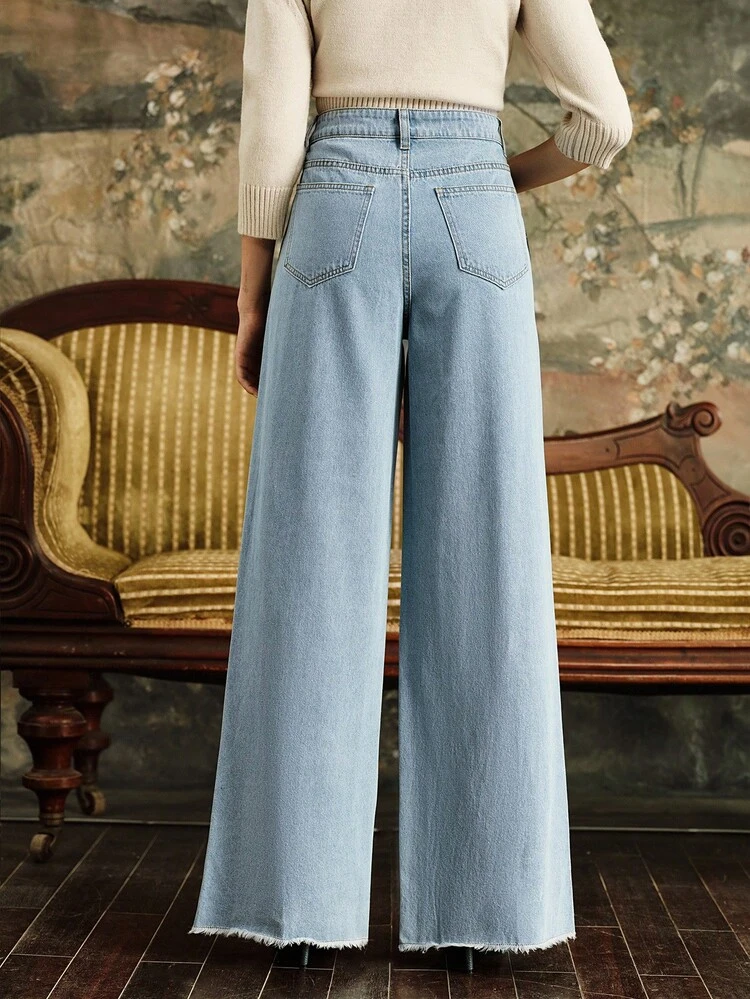 Jeans rectos con pierna acampanada de mujer de color azul con diseño de parches de hiedra y ritmo