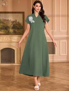 Al Najma Embroidered Collar Floral Raglan Sleeve Stand Collar Elegant Arabic Dress