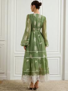 Aveloria Rosie Modisches Maxikleid mit V-Ausschnitt, Blumen-Spitzen-Patchwork und Stickerei, elegant für den frühen Herbst - Grün - Übersicht 2