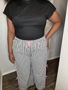 Truni Calça Pantalona de Perna Larga com Laço em Contraste em Xadrez Preto e Branco, Plus Size, Casual