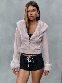 TypaGal 仿麂皮短款外套，毛绒领口和袖口，柔和的粉色。完美打造舒适惬意的千禧年代风格秋季造型，兼具保暖性和时尚感。 - 粉色 - 查看 3