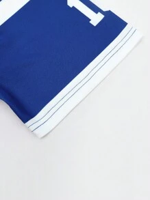 ROMWE MEN Prep 男士巴西足球运动Polo衫，足球街头美式休闲纹理徽章英文撞色短袖巴西足球T恤。绿色短袖V领运动服，胸前饰有醒目的白色文字设计，清晰地以粗体白色大字母显示“BRAZIL”字样，袖口和肩部饰有黄色装饰（包括条纹），左袖靠近肩膀处饰有黄色小标志。整体风格简洁现代。 - 藍色 - 查看 5