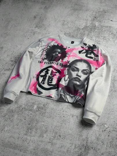 PAVTROS Manfinity Streetrush Men's Youthful Streetwear, Featuring An INS-Style High-Street Round-Neck Gray Sweatshirt With A Creative Collage Design Of Chinese And English Text And Portraits. This Oversized Print Sweatshirt Has A Loose, Innovative Cropped Fit, Embodying A Street Rock Vibe. For Fall Winter