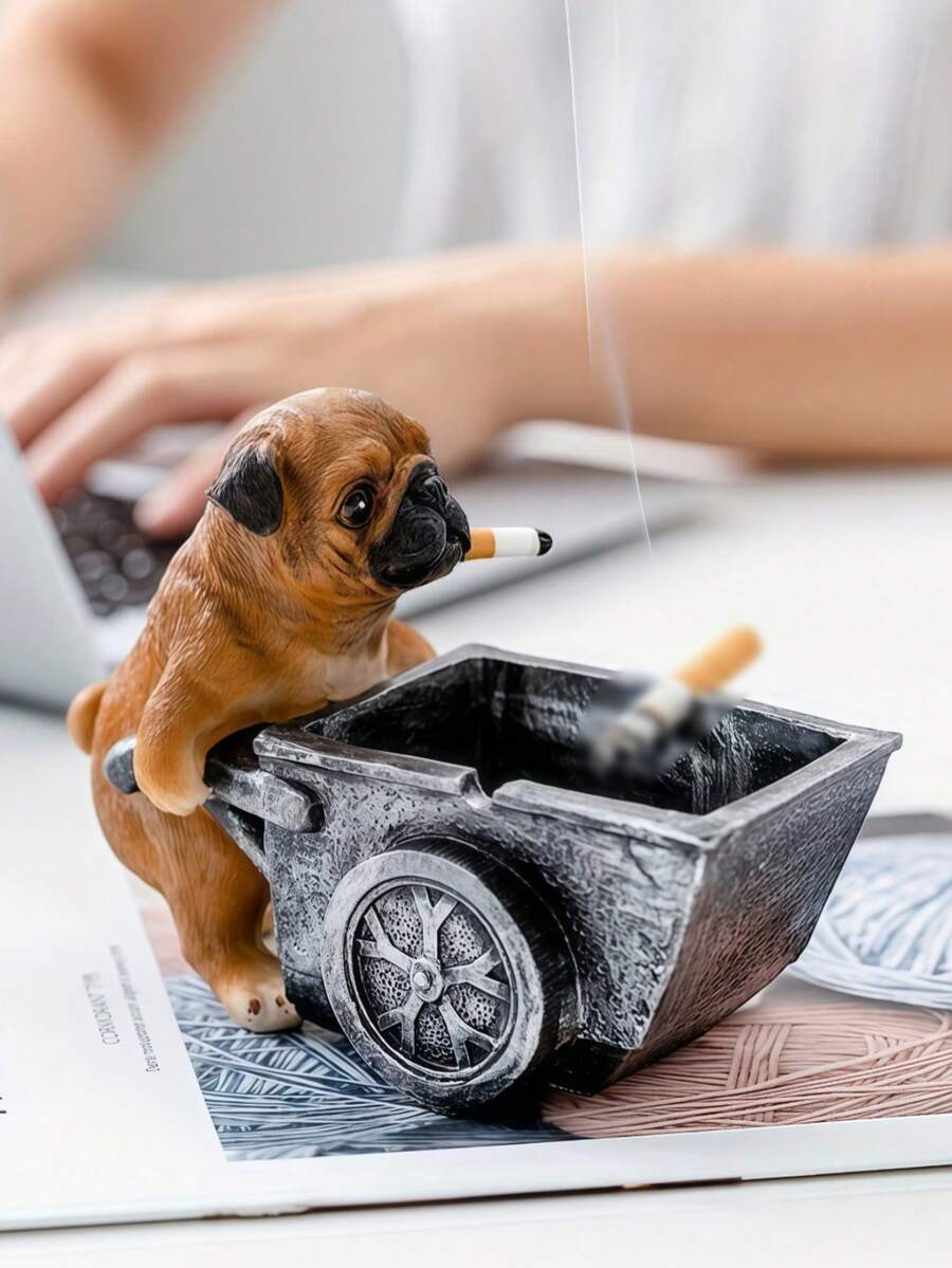 SHEIN Cenicero de resina con diseño creativo de perro pug - Cenicero cuadrado de escritorio, accesorio de decoración del hogar, accesorio de bar, regalo de novedad personalizado sin electricidad - Multicolor - Ver 1