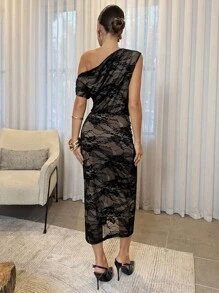 Lavishia 女士花卉蕾丝荷叶边肩部修身优雅中长连衣裙 - 黑色 - 查看 2