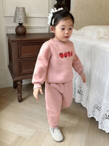 SHEIN Bộ 2 áo thun dài tay cổ tròn thêu họa tiết dâu tây ngọt ngào cho bé gái và quần dài cùng màu, thích hợp mặc ở nhà, đi chơi, dự tiệc, thường ngày - Hồng - Xem 4