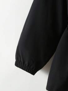 SHEIN Áo khoác có mũ màu trơn dành cho bé gái, thiết kế eo tiện dụng, thích hợp mặc vào mùa thu và mùa đông, phù hợp cho trường học, hoạt động ngoài trời, họp mặt gia đình, mang lại sự ấm áp và thoải mái. Áo khoác đen, Áo khoác có mũ đen, Áo khoác đen có khóa kéo, Áo khoác cho bé gái, Áo khoác có mũ đen, Áo khoác đen có khóa kéo, Áo khoác nhẹ màu đen cho bé gái, Áo khoác có mũ đen dễ thương cho bé gái, Áo khoác đen mùa thu - màu đen - Xem 3