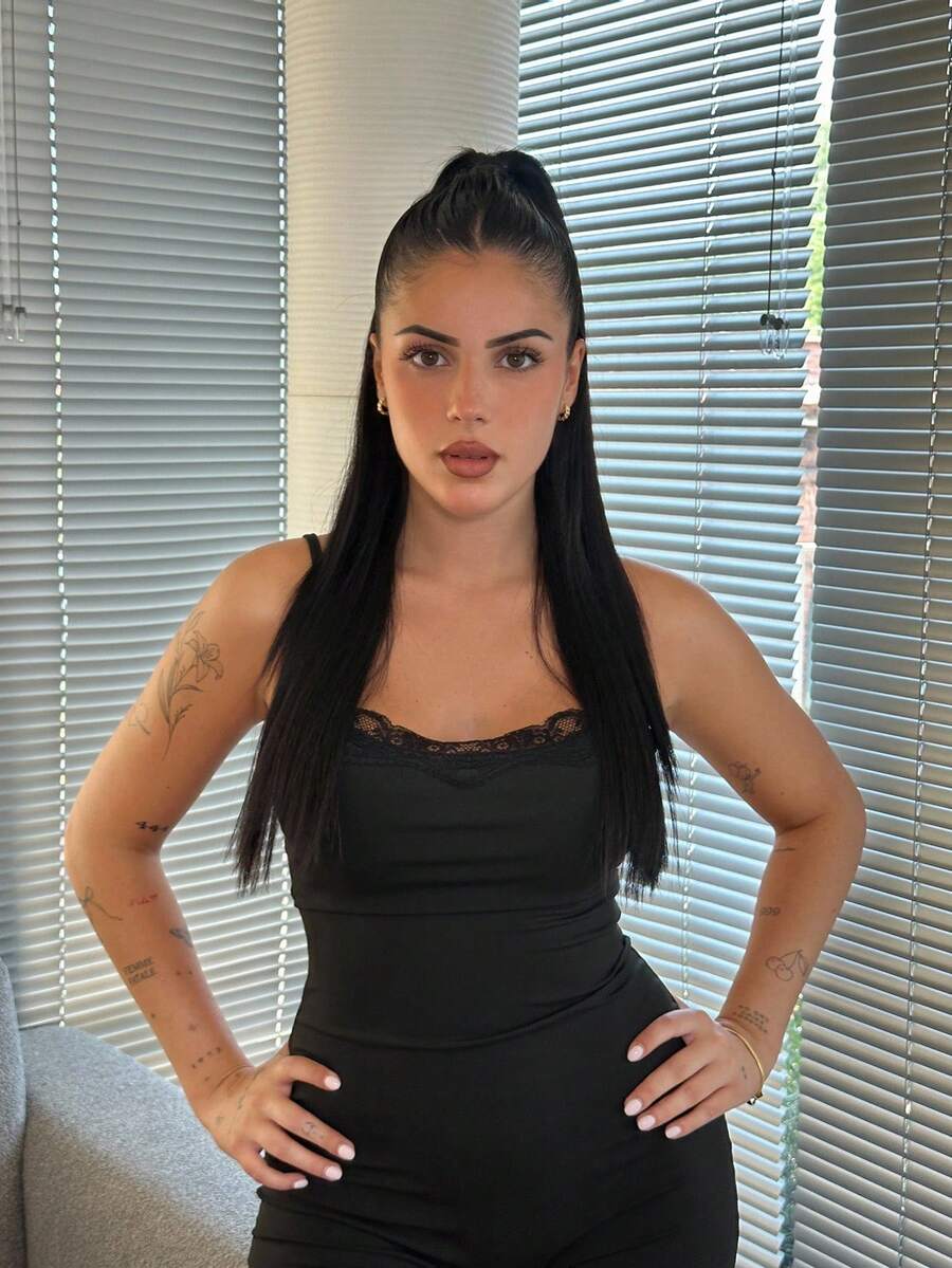 Lucia Bellido Jumpsuit Wanita Polos dengan Panel Renda dan Tali Bahu Tipis, Model Slim Sederhana - Hitam - View 1
