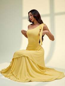 SHEIN PETITE Váy oversize thắt nơ trễ vai, váy lá sen vàng ba lớp, kỳ nghỉ lãng mạn, phù hợp cho mùa hè - Màu vàng - Xem 1