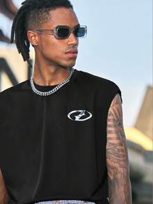 Conjunto de Regata Cropped e Shorts com Cordão e Bolso da AXEPEAK, Roupa Masculina com Estampa Colorida, Streetwear Casual - Preto - Visão 2