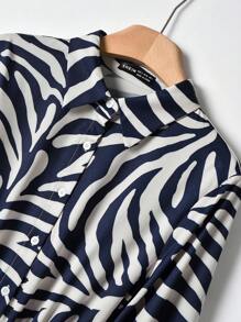 Rusticease 女士休闲通勤全印花前扣短款连衣裙 斑马纹连衣裙 蓝白连衣裙 女士短袖连衣裙 斑马纹长袖连衣裙 斑马纹衬衫裙 学校服装 商务休闲女装 动物纹连衣裙 动物纹连衣裙 动物纹婚礼宾客连衣裙 女士工作/办公室冬季连衣裙 女士冬季服装 - 彩色 - 查看 3