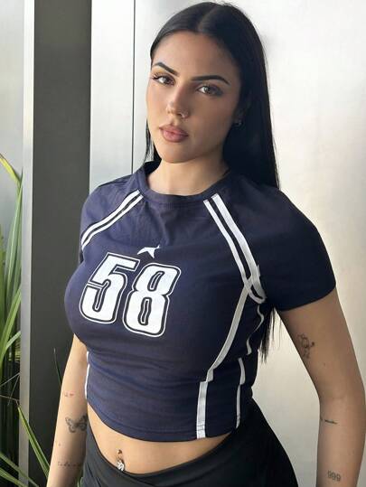 Lucia Bellido Camiseta crop de rayas & con estampado de número