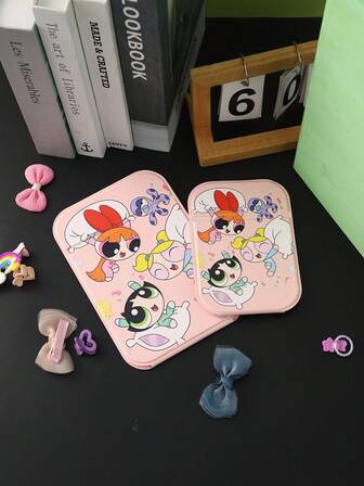 SHEIN 卡通动漫系列，可折叠浴室镜，轻巧超薄，便携手持镜，耐用聚氨酯皮革材质，适合各种场合和所有人，方形折叠设计方便携带，适合作为情人节礼物、新年礼物、送给女朋友的礼物、节日礼物。