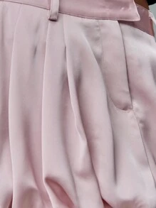 TypaGal Chiếc váy ngắn bồng bềnh màu hồng satin này tạo thêm độ phồng và vẻ quyến rũ. Thiết kế xếp ly mang đến sự kết hợp giữa phong cách ba lê và năng lượng của những năm 2000 - hoàn hảo cho trang phục đi học hoặc dạo phố. - Bụi hồng - Xem 6