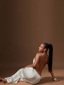 Denimoi 缎面露背金链带围脖领挂脖上衣 GNO 约会之夜晚餐 - 白色 - 查看 5