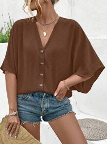 EMERY ROSE 女式加大码优雅纯色提花V领插肩袖纽扣装饰海滩度假2025春夏新款百搭衬衫，带设计细节 - 棕色 - 查看 3