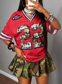 Slaydiva 2025年夏季新款生日派对返校季学院风学生装日常百搭上衣休闲度假球赛队服网红网红街头风运动字母22数码印花迷彩撞色条纹V领短袖宽松T恤网眼半透明面料红色夏季上衣女款T恤足球坏人橄榄球球衣 - 黑色 - 查看 3