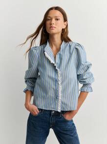 Nöista 蓝黄竖条纹衬衫，立领，长泡泡袖，前襟荷叶边，袖口褶皱设计。完美增添复古气息，是打造时尚日装的理想之选，可轻松搭配裙装或裤装。 - 彩色 - 查看 5