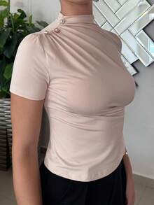 Andrea Bello Camiseta De Manga Corta Y Cuello Levantado Con Pliegues Para Mujeres - Albaricoque - Ver 3