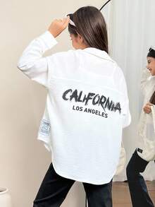 SHEIN 青少年女孩休闲街头风格英文字母标语和背部印花宽松长袖纽扣口袋领编织标签纯色衬衫夹克，军绿色，返校服 - 軍綠色 - 查看 3