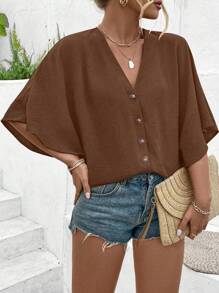EMERY ROSE 女式加大码优雅纯色提花V领插肩袖纽扣装饰海滩度假2025春夏新款百搭衬衫，带设计细节 - 棕色 - 查看 1