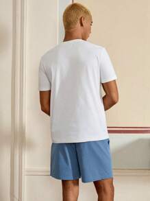 Manfinity NXTstreet Herren Outfit bestehend aus T-Shirt mit Buchstabengrafik und Shorts mit Kordelzug an der Taille für den Sommer