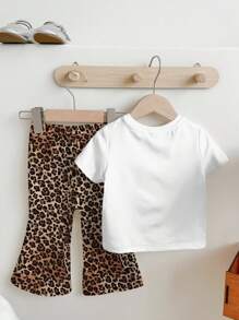 SHEIN 2 件套年轻女孩休闲豹纹蝴蝶结卡通图案圆领短袖上衣和喇叭裤夏季服装 - 彩色 - 查看 3