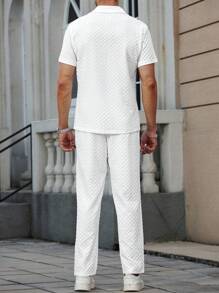 Manfinity Homme Set di camicia a maniche corte e pantaloni di colore solido con texture, casual da uomo per l'estate