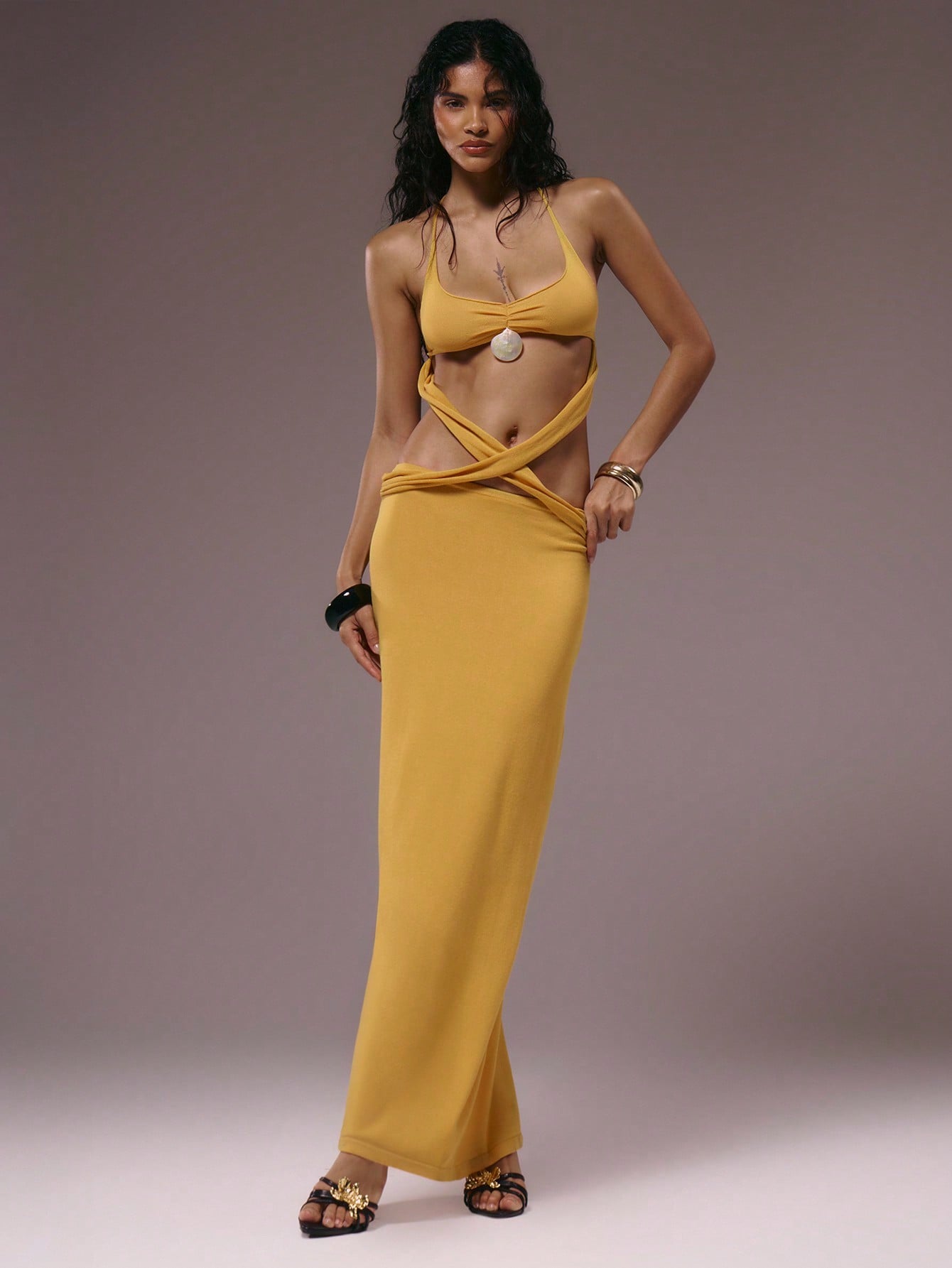 Neckline