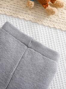 SHEIN 2 piezas Conjunto de suéter y pantalón para niños pequeños, suéter de rayas grises y blancas, y pantalón largo