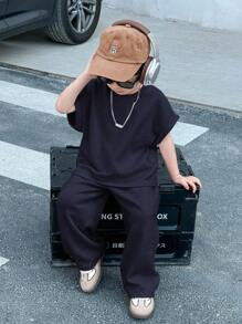 SHEIN 2件套男宝宝休闲日韩宽松休闲杏色针织碎花纱坑条纹宽松T恤裤子两件套，适合上学、运动、度假、居家和户外，适合春夏季节 - 藏蓝色 - 查看 3