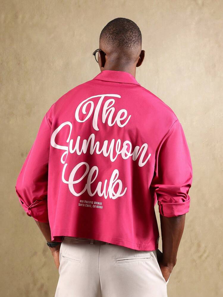 バックグラフィックデザインが特徴のクロップドコーチジャケット