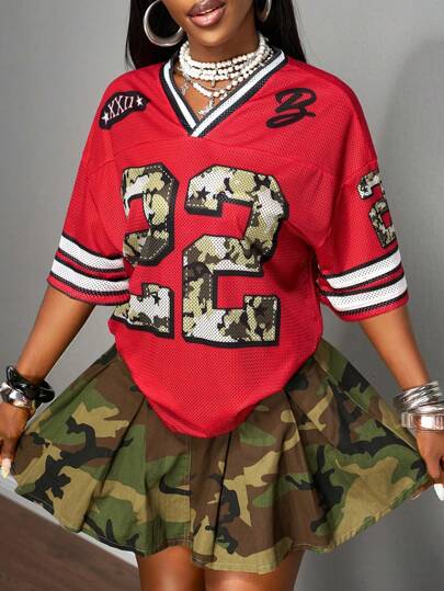 Slaydiva 2025 Summer New Style For Birthday Parties Back To School Season, College Style, Student Wear, Daily Versatile Top, Casual, Vacation, Ball Game Uniforms, Popular Online Styles, Street Style, Sports Street, Sports Letters, 22 Digital Printing, Camouflage, Contrast Stripes, V-Neck Short-Sleeved Loose T-Shirts, Mesh, Semi-Transparent Fabrics, Red, Summer Tops, Women's T-Shirts Football Baddie Football Jersey