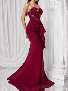 Coutiva 女士正式晚礼服，精致细肩带，无袖，荷叶边下摆，合身，水钻装饰，优雅连衣裙 - 酒紅色 - 查看 5