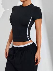 SHEIN Sport Studio Top da allenamento corto con schiena a incrocio FeatherFit™