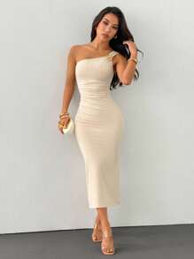 SHEIN PETITE Chân váy đuôi cá xếp nếp cổ bất đối xứng đính trâm cài áo màu vàng - Màu be - Xem 5