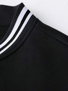 Manfinity Homme 男士简约印花长袖棒球夹克和裤子套装，秋冬装 - 黑與白 - 查看 5