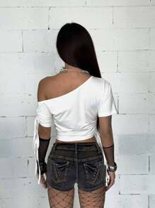 Coolane 女式夏季音乐会街头服饰 Y2K 休闲图案弹力宽松抽绳肩带不对称领口短款 T 恤 - 白色 - 查看 4