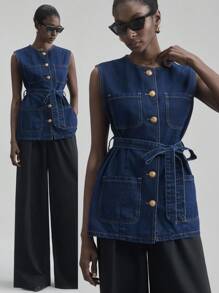 Ontre 2026春夏女士牛仔夹克，收腰设计，金属纽扣，无袖，优雅都市时尚，圆领单排扣多口袋休闲无袖牛仔夹克，时尚百搭牛仔夹克