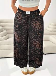 SHEIN EZwear 大码女式豹纹字母贴花口袋阔腿休闲裤 - 彩色 - 查看 2
