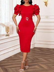 SHEIN Lady فستان عشاء أحمر للنساء، لون أحمر ثابت، رقبة دائرية، زخرفة زهرية ثلاثية الأبعاد، أكمام قصيرة، فستان متوسط الطول مناسب، أنيق