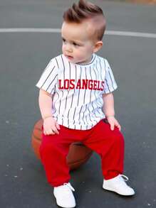 SHEIN 两件套男婴/女婴舒适透气吸汗休闲运动条纹T恤和慢跑裤套装，适合室内、室外、日常、运动、玩耍、派对、拍照、度假、春夏穿着。男婴棒球服套装，洛杉矶男婴球衣套装，男婴两件套，男婴休闲套装。 - 紅色 - 查看 7