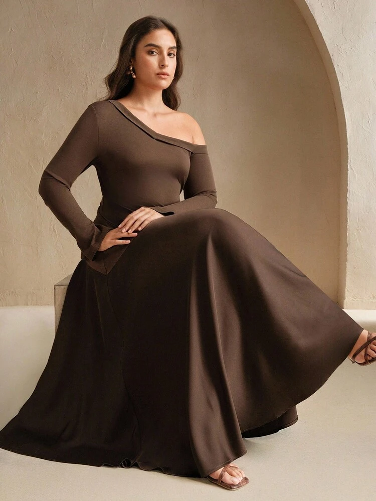 High-EndKnitted & Woven Patchwork Sexy Slim-Fit HighWaist Slash Shoulder Long Sleeve Dress InCoffee Color