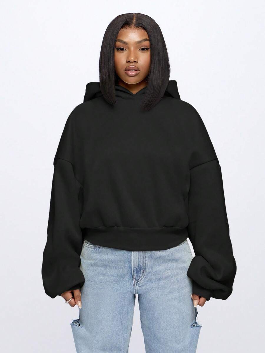 SUMWON WOMEN Áo hoodie crop top cỡ lớn có túi giữa Áo nỉ cổ điển Bộ sưu tập thời trang dạo phố thiết yếu mùa thu đông Đồ mặc nhà Quần áo thể thao thường ngày Mũ trùm đầu có dây rút - màu đen - Xem 1