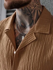 Manfinity Homme Camisa para hombres, verano para hombres, verano para hombres, camisa casual de manga corta de un solo pecho con cuello de solapa y unicolor para hombres, artículos versátiles para el transporte diario, viajes, salidas, regalos para esposos y novios, estilo casual y sencillo, estilo urbano maduro, estilo de caballero británico - Marrón - Ver 3