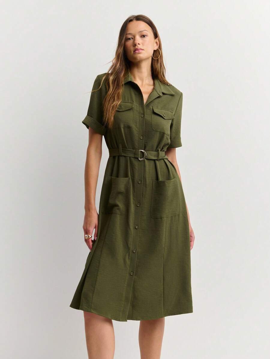 Nöista Perfecto para otoño, esta vestido camisa para mujeres presenta una cintura ceñida con cinturón y bolsillos utilitarios. Ideal para reuniones festivas o volver al colegio, combina un estilo atemporal con comodidad. - Verde militar - Ver 1