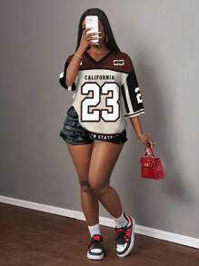 Slaydiva T-shirt ample femme grande taille à col V, style minimaliste décontracté avec lettres et numéro 23, en maille. Convient pour l'été, les sports, les matchs, le style Y2K. Adapté pour les sorties, les maillots de football pour femmes, les vacances pour femmes - Multicolore - Voir 5